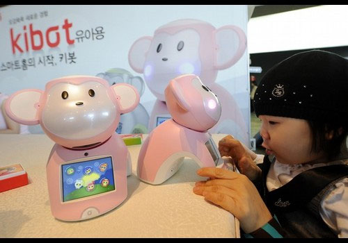 Hàn Quốc Trình Làng Robot Kibot Chơi Với Trẻ Em